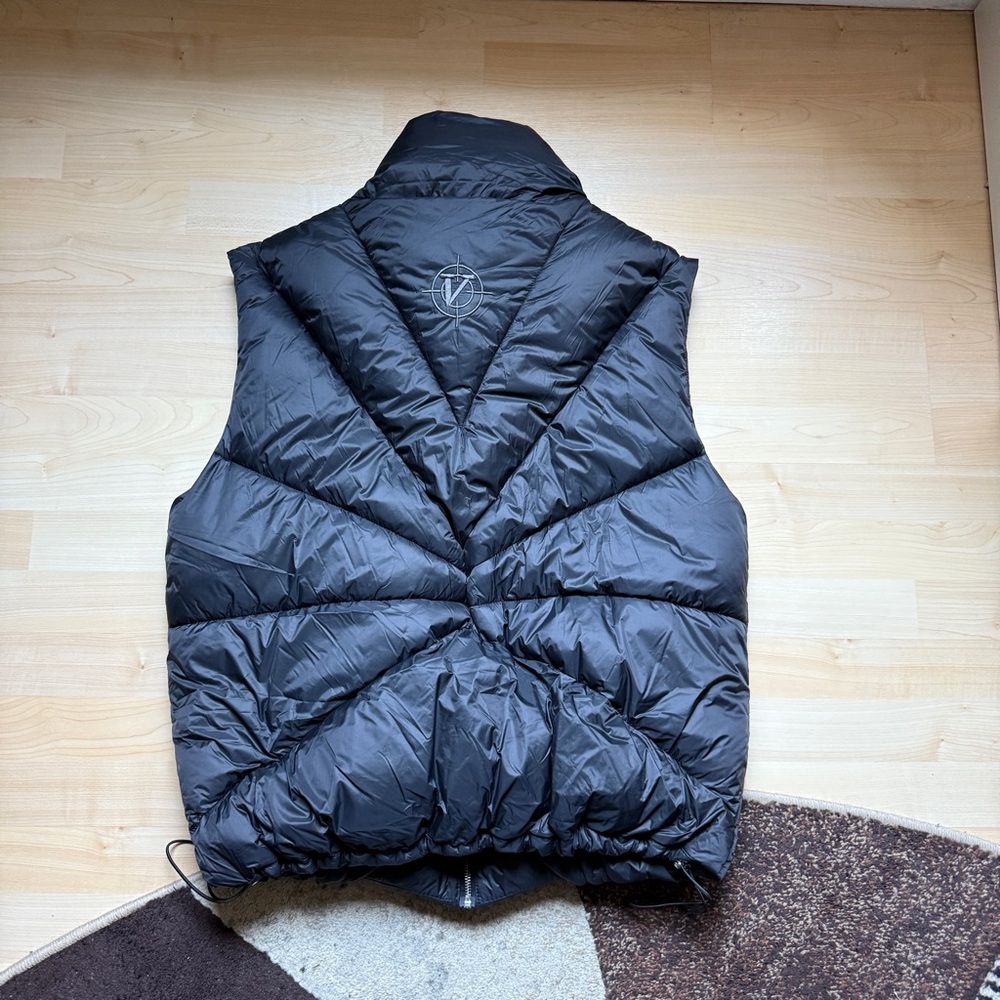 Vicinity Black Puffer Vest - Picture 3 of 3